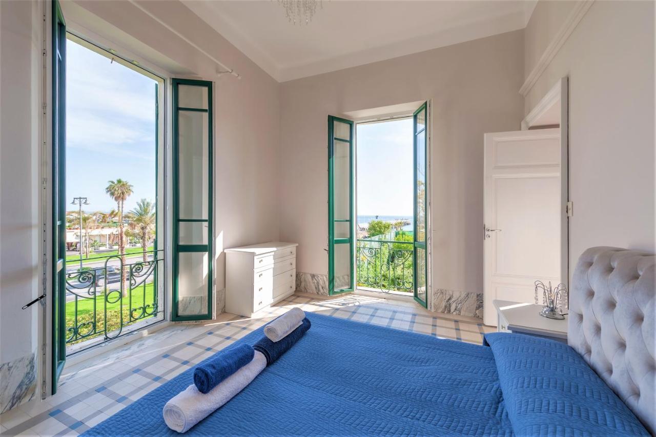 Vakantiehuis - Poetic Seafront Penthouse Versilia -